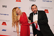 Schauspieler Michel Guillaume mit Frau Georgia @ Deutscher Filmball 2017 (©Foto: Martin Schmitz)
